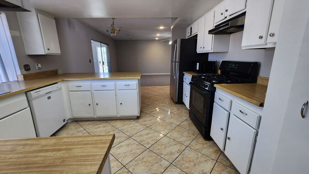 Building Photo - 389 Summer Creek Ct