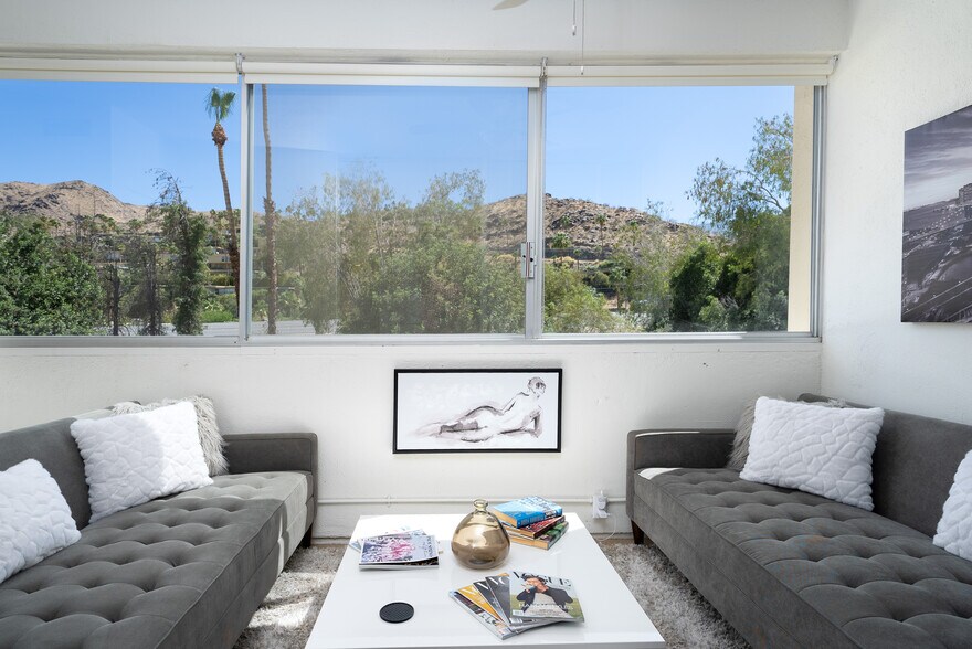 Building Photo - 451 Desert Lakes Dr