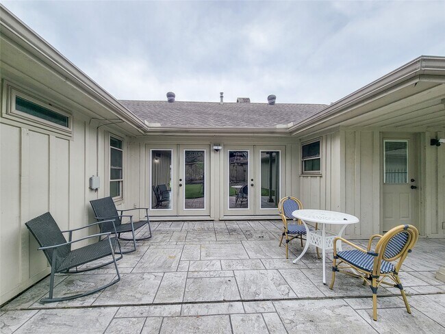 Building Photo - 6130 Valley Forge Dr