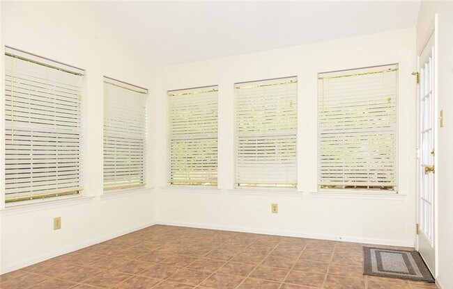 Building Photo - LONGHILL STATION