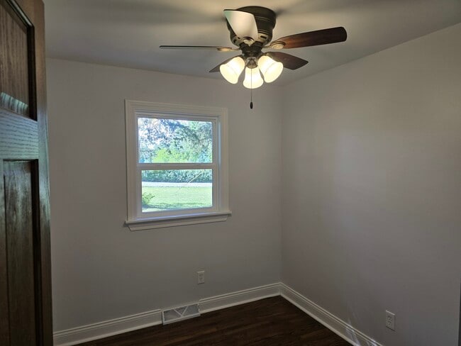 Building Photo - 4 Acorn Ln