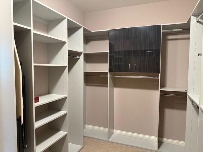 Building Photo - 36 Sag Harbor Ct