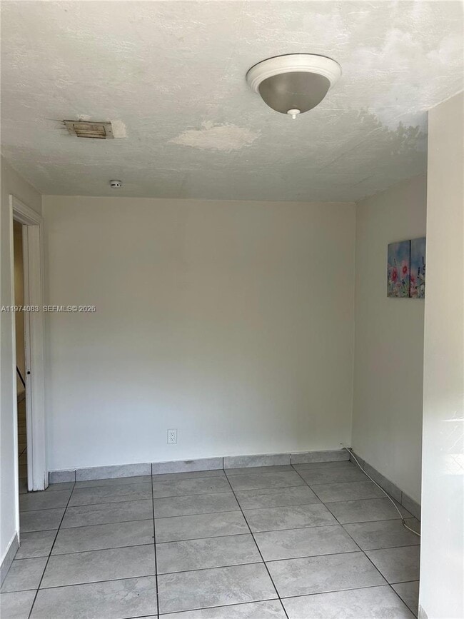 Building Photo - 2615 NW 13th Ct