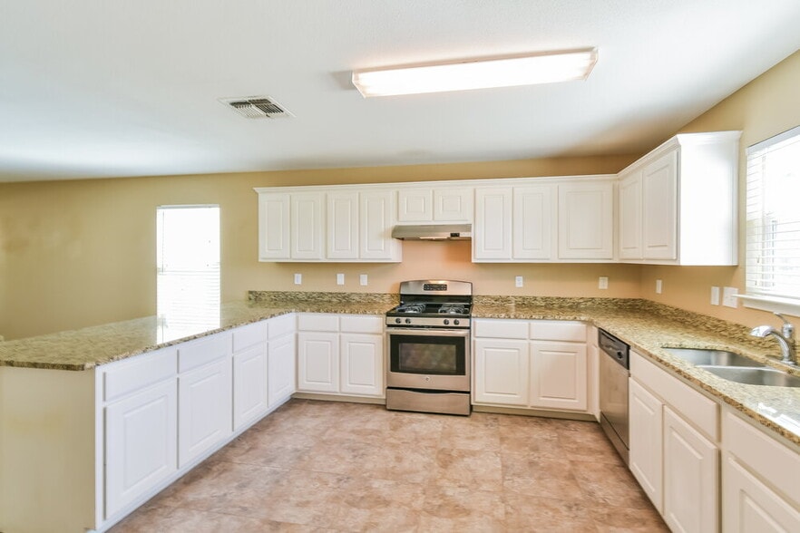 Building Photo - 5523 Red Canyon