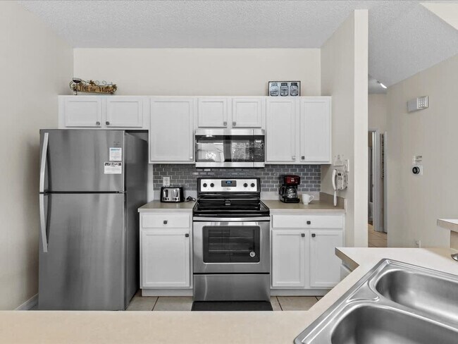 Building Photo - 113 Pompano Beach Dr