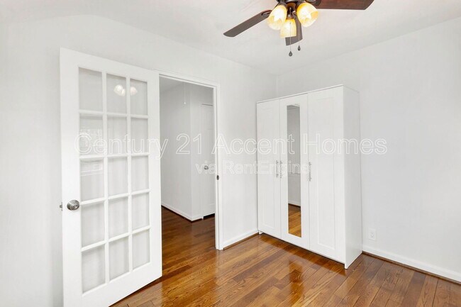 Building Photo - 5026 23rd St S