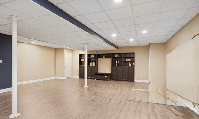 Building Photo - 841 Barclay Dr