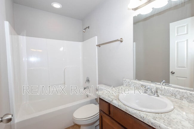 Building Photo - 5411 SW Cherry Creek Rd