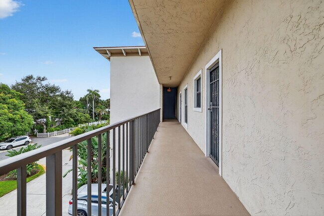 Building Photo - 624 SW St Lucie Crescent