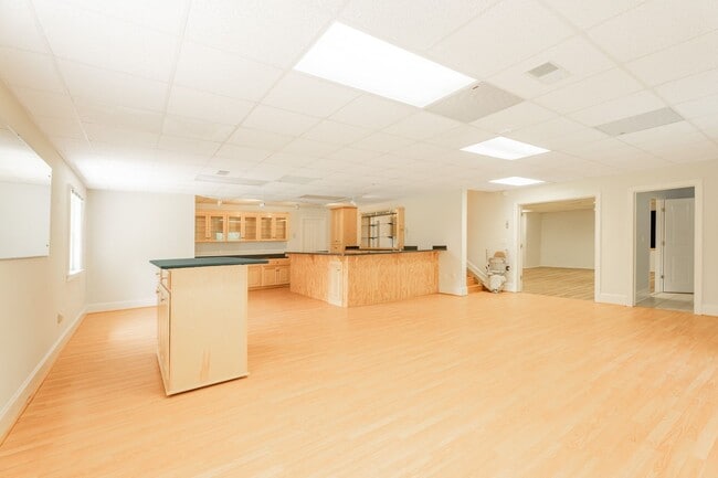 Building Photo - 785 Glenwood Dr