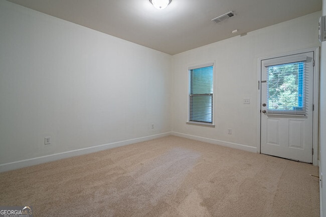 Building Photo - 1504 Woodbridge Way NE