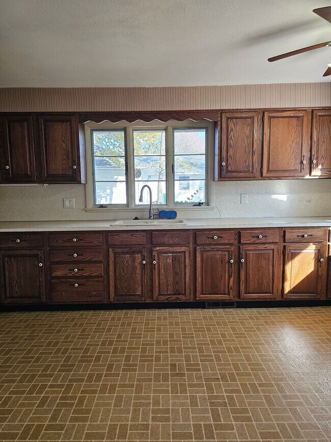 Building Photo - Great Two Bedroom Home in Haskins