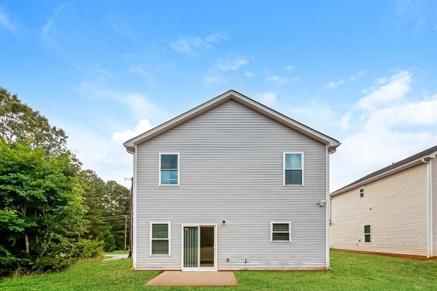 Building Photo - 7823 Bellhaven Blvd