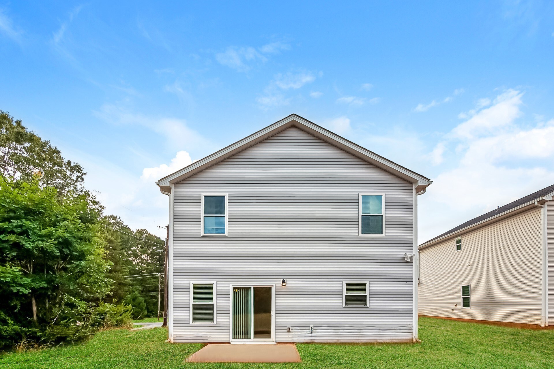 Building Photo - 728 Dawn Cir