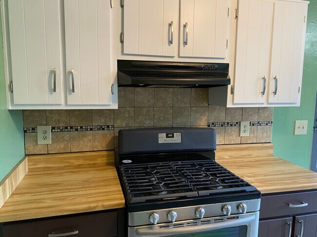 Building Photo - 4068 Buckingham Pl