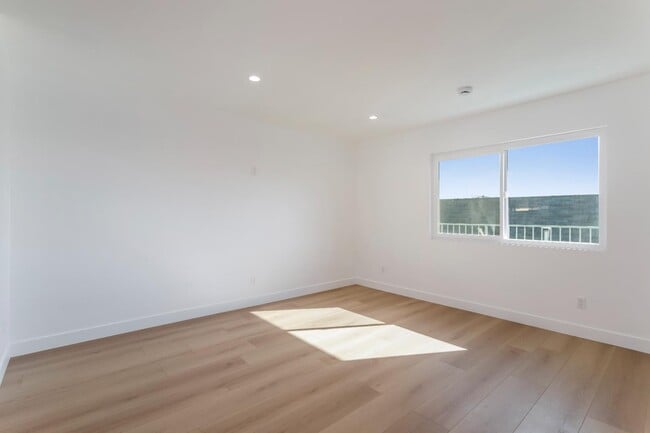 Building Photo - 713 New Depot St