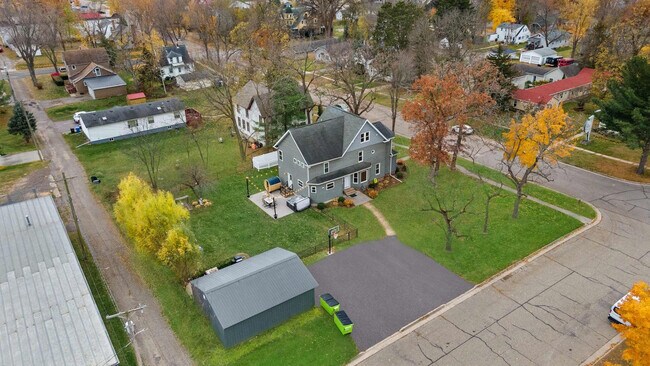 Building Photo - 924 Capital St