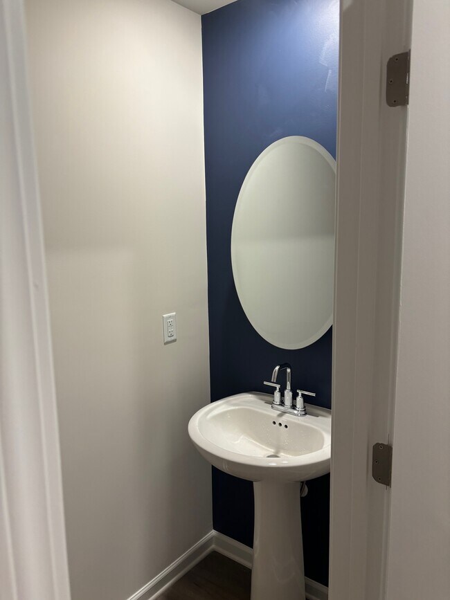 Building Photo - 304 Detroit Ln