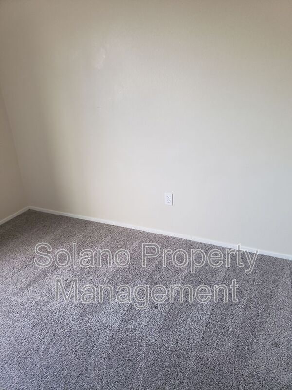 Building Photo - 654 Catalina Cir