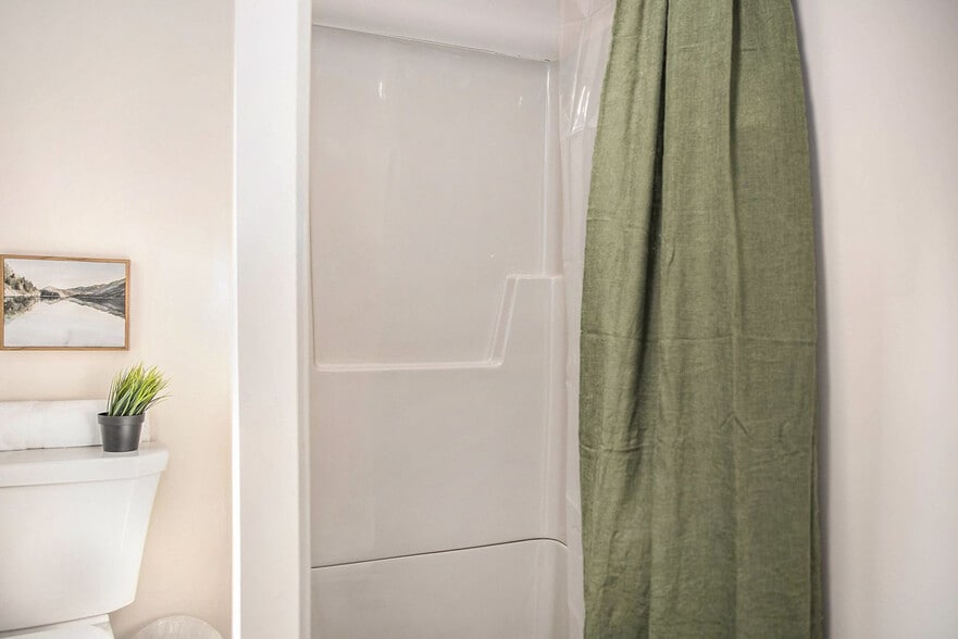 Building Photo - 37 Gold Ave NW