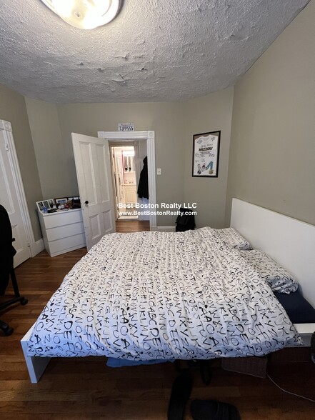 Building Photo - 59 Cedar St