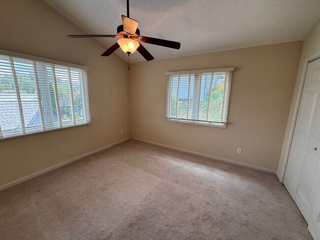 Building Photo - Weaverville - Well Kept Townhome with Flex Space