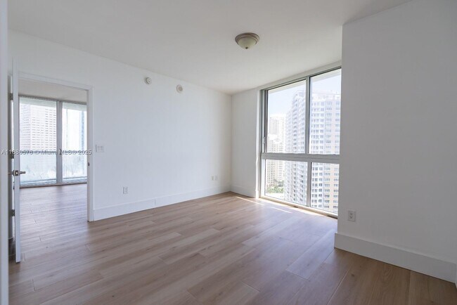 Building Photo - 495 Brickell Ave