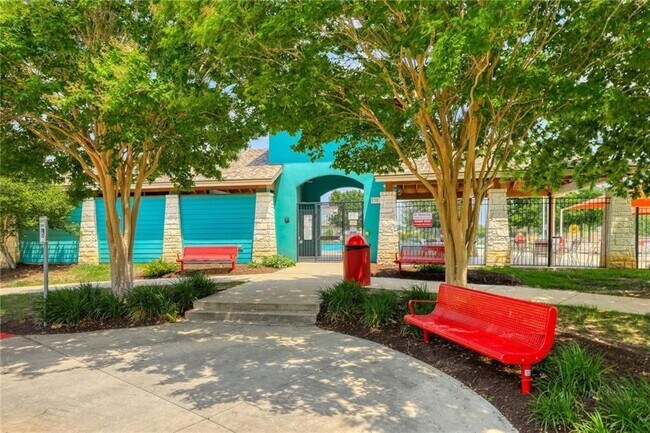 Building Photo - 529 Trinity Bend