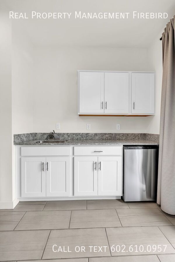 Building Photo - 2272 W Harmont Dr