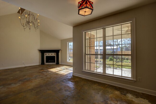 Building Photo - Hawthorne Glenn Fairhope!