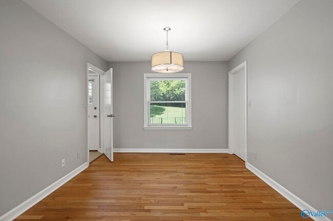 Building Photo - 1508 Owens Dr SE