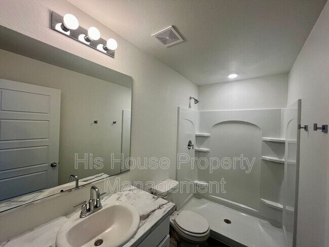 Building Photo - 299 Condor Wy