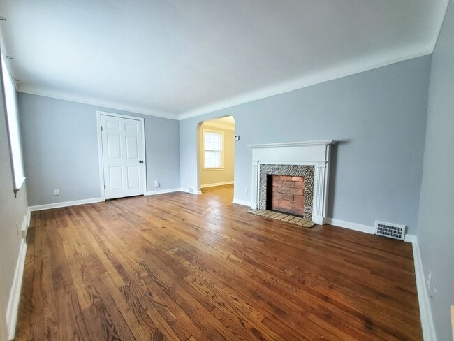 Building Photo - 3 bed - 1.5 Bath Cape Cod for Rent