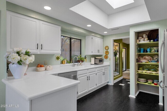 Building Photo - 10591 E Saddlehorn Dr