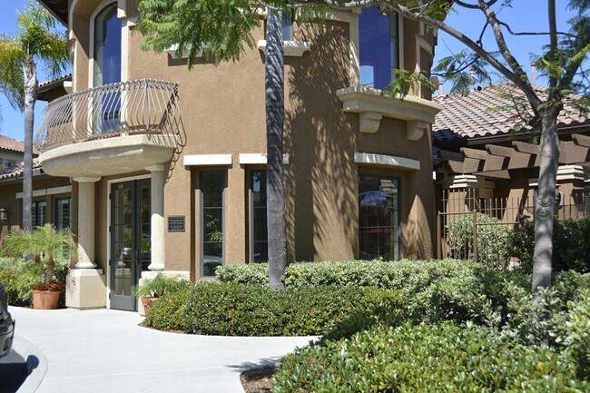 Building Photo - Spacious 3 BD, 3 BA Townhome in Airoso of Carmel Valley!