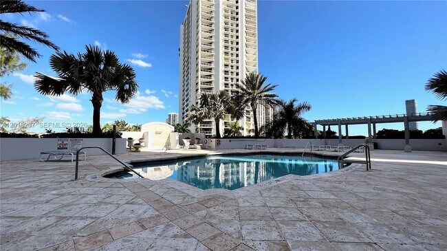 Building Photo - 19400 Turnberry Way