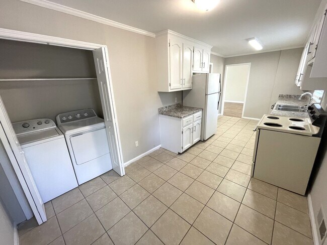 Building Photo - Five Points - 4br House - Fall 2026 Pre-Lease