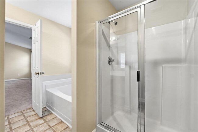 Building Photo - 5670 Winter Bluff Way NE