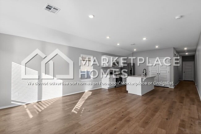 Building Photo - 812 NE 102nd Ter