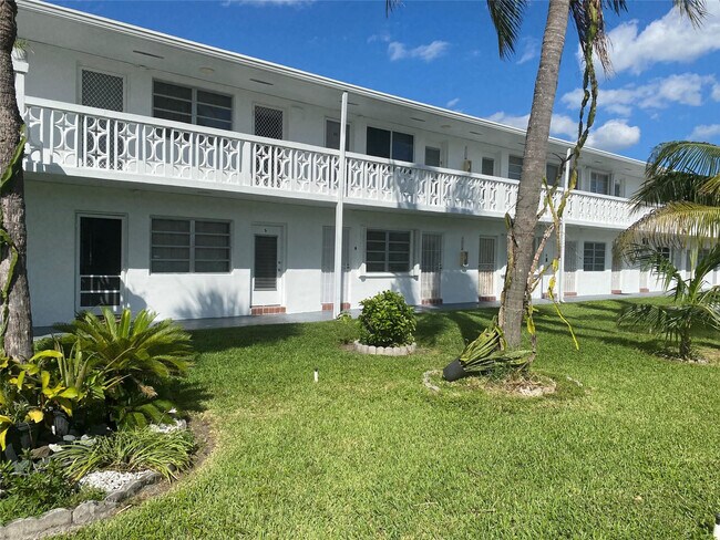 Primary Photo - 51 NE 204th St