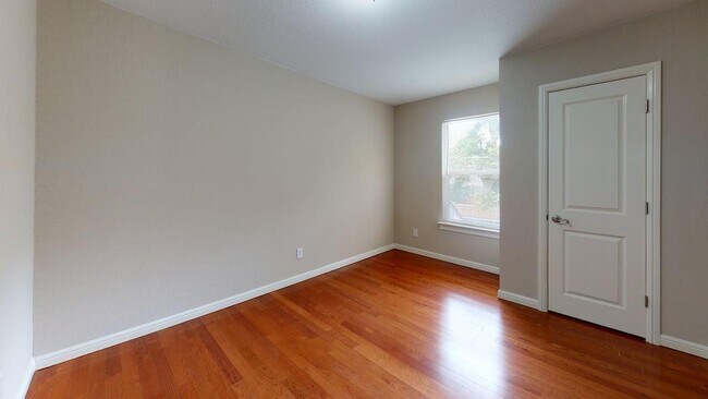 Building Photo - 1114 Ruea St