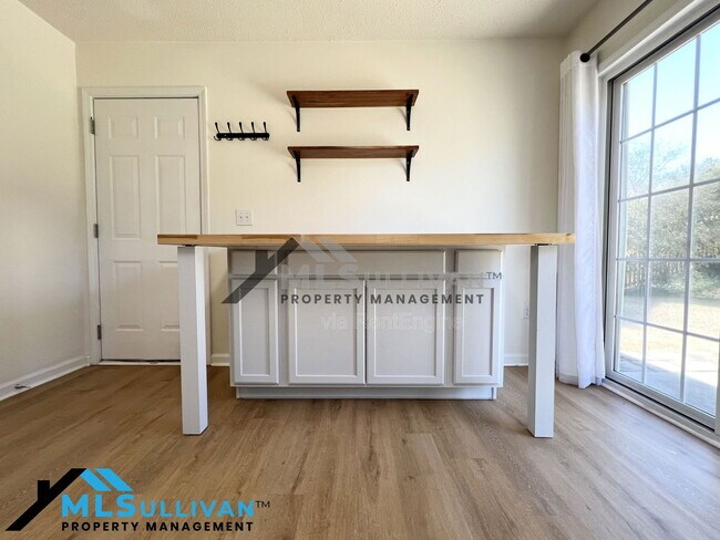 Building Photo - 4504 Conklin Dr