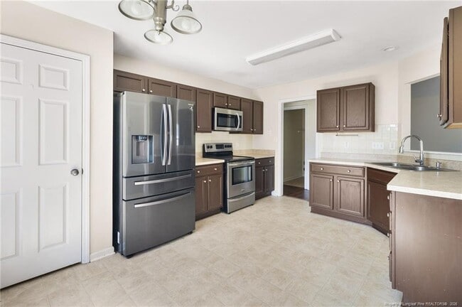 Building Photo - 175 Ranier Dr