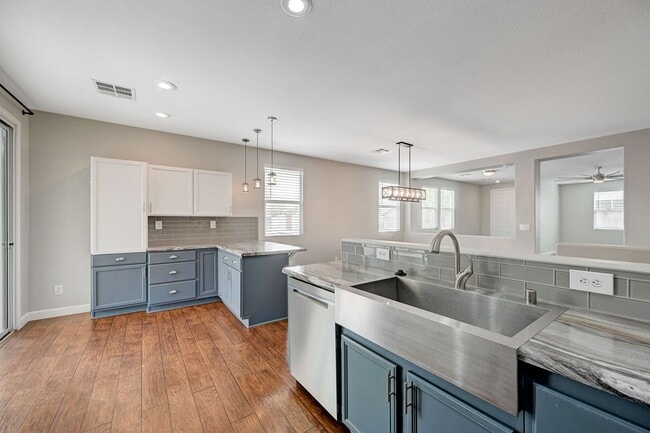 Building Photo - Stunning one story in the NW!