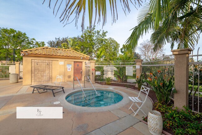 Building Photo - Bright Townhome in Sunset Community with Garage | Chino Valley USD