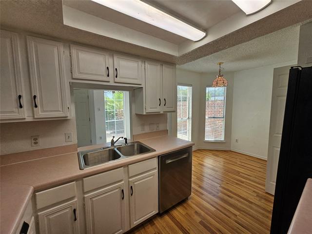 Building Photo - 3155 Royal Ln