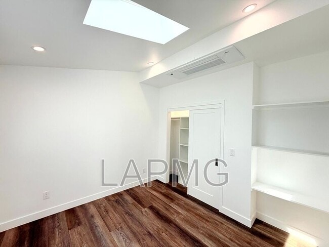 Building Photo - 10837 Fellows Ave