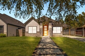 Building Photo - 1809 13th St