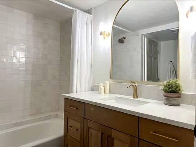 Building Photo - 3425 Fuller Dr