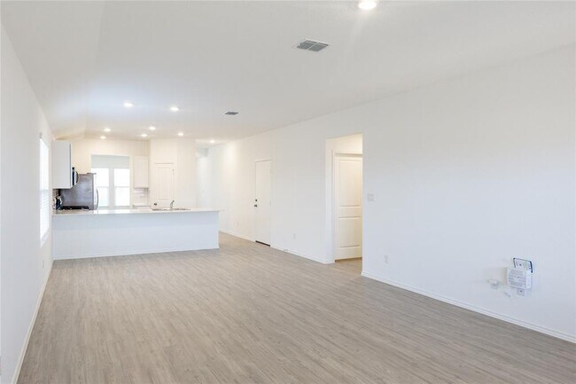 Building Photo - 153 Sormonne Lp